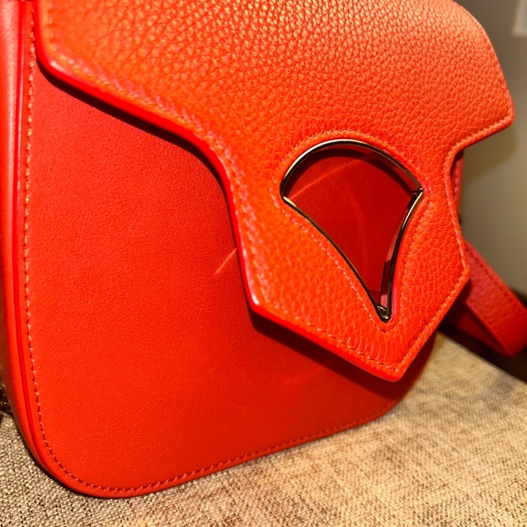 Bvlgari Divas Dream Flap Cover Chain Cross Bag - Picture 3 of 16